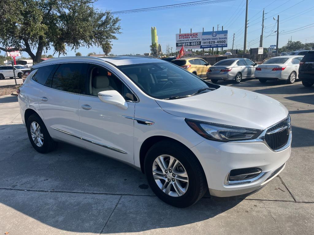 2018 Buick Enclave Essence's photo
