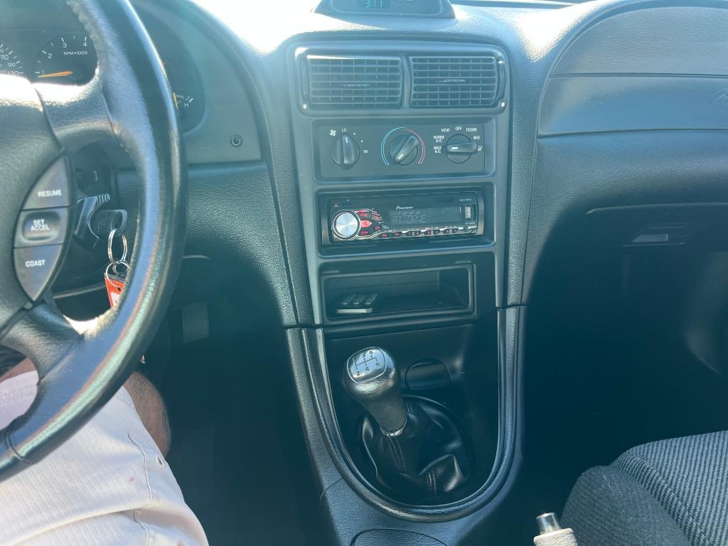 1994 Ford Mustang - Photo 10